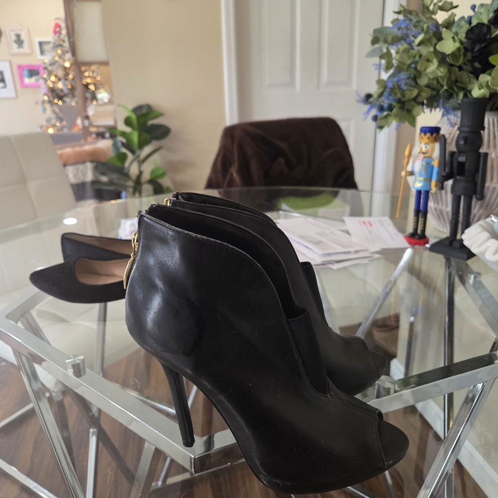 Guess Black Peep-Toe Heels